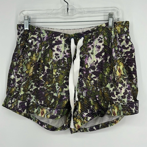 Lululemon Spring Break Away Pleated Shorts Women’s Size 10 - Picture 1 of 9